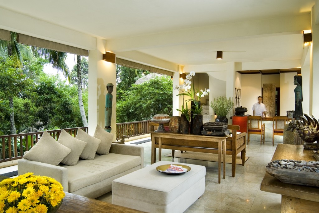 Bali_KomanekaAtTanggayuda_Lobby