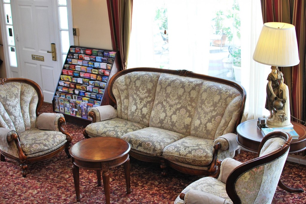 StPetersburg_AmericasBestInn_Lobby