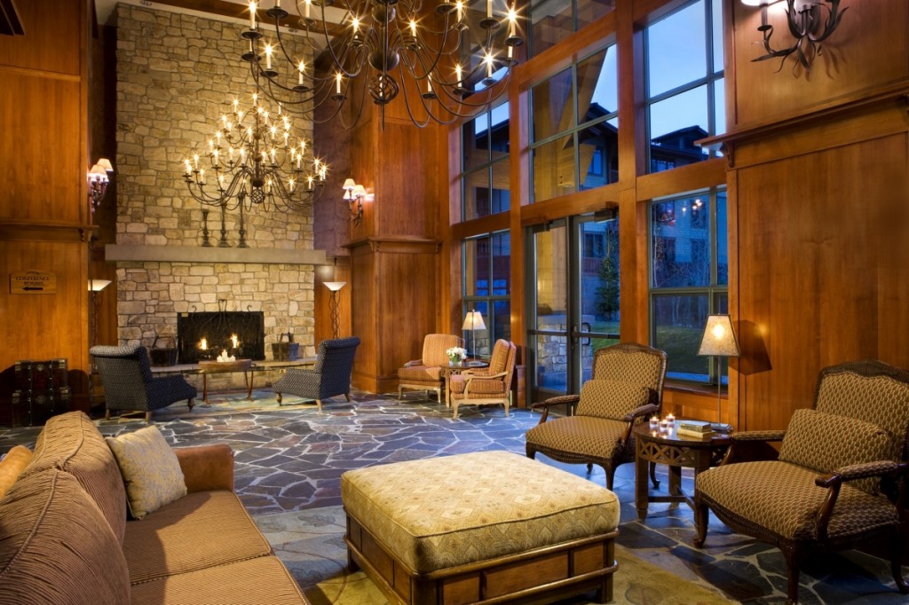 MammothLakes_VillageLodgeGrandSierraLobby